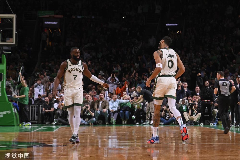 篮球在他手 篮球在他手