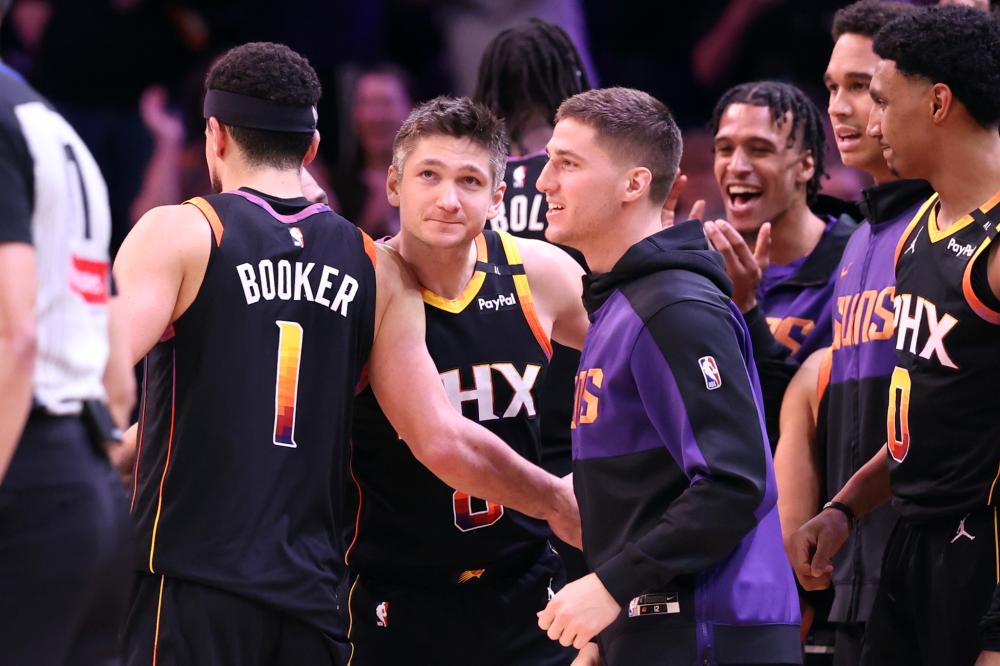 受采访时强 受采访时强