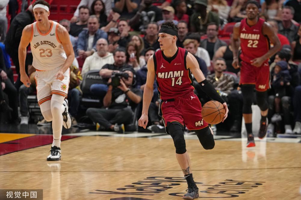 的表现一直 的表现一直